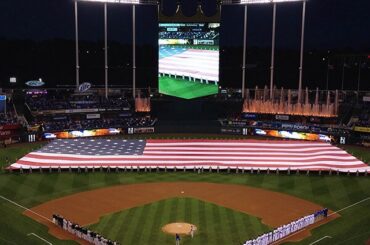 Les @Orioles sont prêts. Les @KCRoyals sont prêts. #ALCS Le troisième match commence sur TBS.
PL...