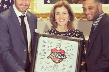 Une base dédicacée pour l’ambassadrice américaine au Japon, Caroline Kennedy. #JapanSeries ...