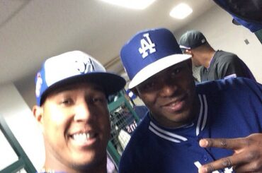 Le jeu de selfie de @ salvadorp13 est toujours actif. #JapanSeries ...