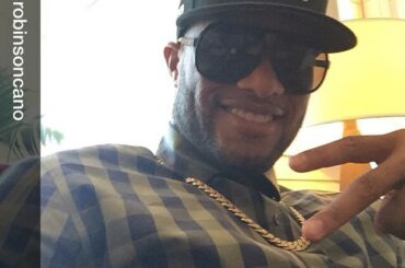 Le jeu #selfie de @ robinsoncano est fort ....