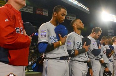 À l'autre bout du monde, l'hymne résonne encore. #VeteransDay #JapanSeries ...