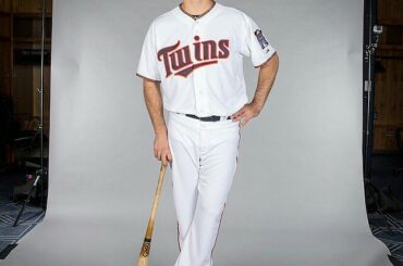 #MNTwins dévoile ses nouveaux uniformes pour les maisons principales pour la saison 2015. Via @ jumeaux ...