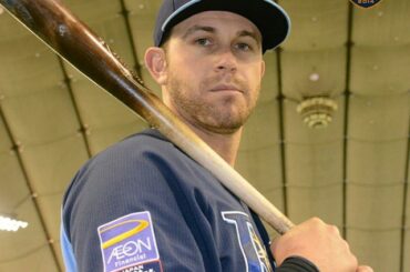 Longo se prépare à faire des dégâts. #JapanSeries ...