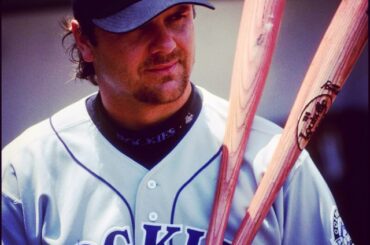 En 1997, il est devenu le premier joueur né au Canada à remporter un prix #MVP, et toda ...