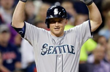 C'est officiel. Kyle Seager signe une prolongation de contrat de 7 ans avec @mariners. #HotSt ...