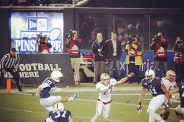 Sam Ficken, de @ pennstatefball, utilise le casier de Derek Jeter et livre #walkoff à @Pi ...