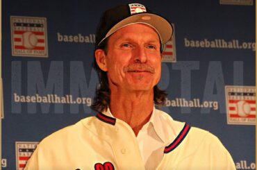 Lorsque vous êtes dans le @baseballhall, tout est possible. # HOF2015 ...