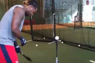 @ hanleyramirez13 dans la cage, de mieux en mieux.
#BaseballBegins ...