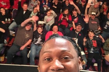 Si vous êtes à #SoxWinterWeekend, souriez - vous êtes peut-être dans un @ hanleyramirez13 ...