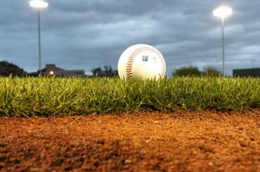 Lever et briller. #BaseballBegins ...