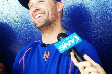 Le baseball est là. Nous sommes tous souriants. #BaseballBegins ...