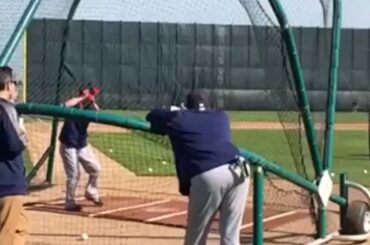 Pedroia au ralenti dans la cage. #SoxSpring #BaseballBegins ...
