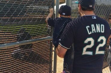 Mettez moi en coach, je suis prêt à jouer. #BaseballBegins ...
