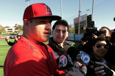 @miketrout est dans le bâtiment. #BaseballBegins ...