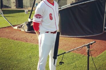 Billy Hamilton prend la pose à @redsbaseball #PhotoDay ....