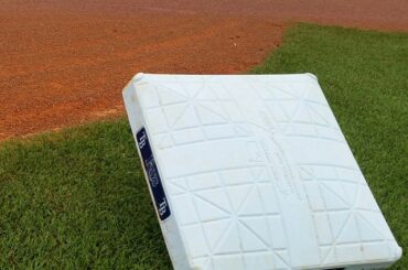 De l’herbe fraîche… qui est prêt à jouer? #BaseballBegins ...
