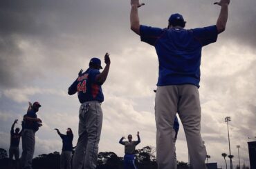 Étirez-le et mettez-vous au travail. #BaseballBegins ...