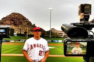 Vous cherchez bien, @miketrout. Vous cherchez bien. #BaseballBegins ...