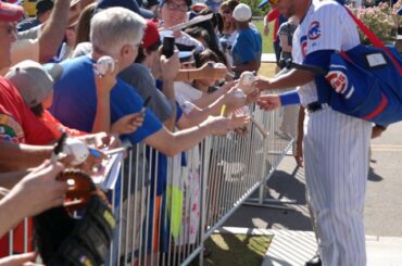 @ krisbryant23 est assez populaire autour de ces régions. #Entraînement de printemps...