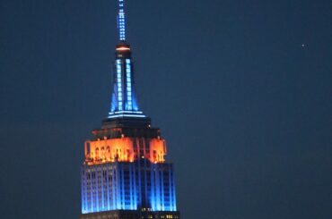 Un @mets win signifie que le @empirestatebldg brille en orange et en bleu. #SubwaySeries ...