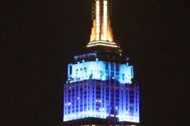 Toutes les lumières! L'Empire State Building illuminé pour #OpeningDay ....