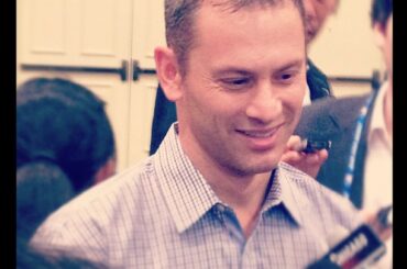 #Cubs GM Jed Hoyer attire une foule à #WinterMeetings ....