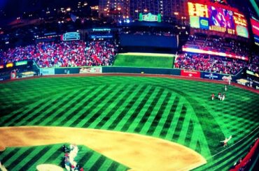 Les #STLCards ont battu les #SFGiants, 8-3, et sont en hausse de 3 jeux à 1 dans le #NLCS ....