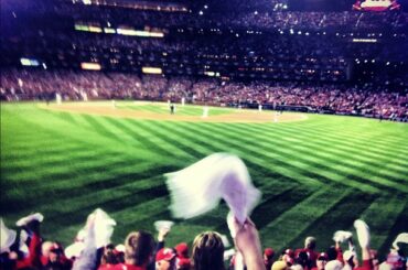 Les fans de cartes sont sur leurs pieds! #NLCS ...