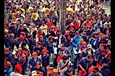 Un océan d'orange envahit le parc AT & T pour le jeu 7 de #NLCS. Syntonisez MAINTENANT dans FOX! ...