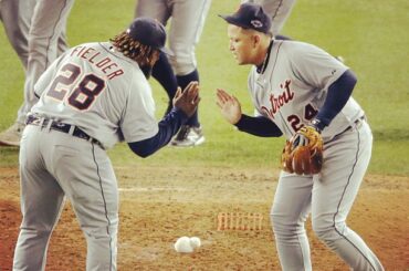 Un vers le bas, trois pour aller. #mlb #postseason #alcs ...