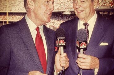 Joyeux 85e anniversaire à Vin Scully, célèbre présentateur de @Dodgers. #tbt ...