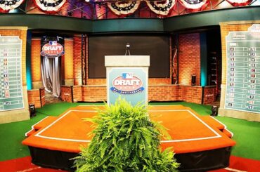 La scène est définie comme #MLBDraft le jour est ici ....