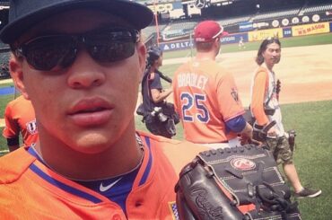 Présentation de #MLBSelfie avec @seattlemariners prospect Taijuan Walker. #ASG ...