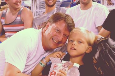 Papa, laisse mon pop-corn! #MLBDad ...