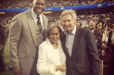 Harrison Ford, Rachel Robinson et Magic Johnson au match des Dodgers de ce soir. #Jac ...