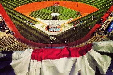 Dodger Stadium prêt pour le match 3. #NLCS ...