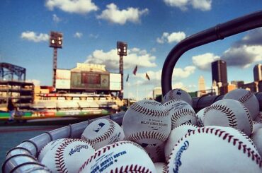 Ciels bleus et balles de baseball fraîches. #WildCard ...