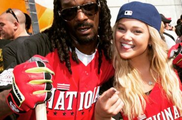 @Snoopdogg et @olivia_holt se refroidissent avant le match #CelebSoftball ....