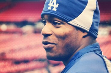 Yasiel Puig essayant de rester au chaud. #NLCS ...