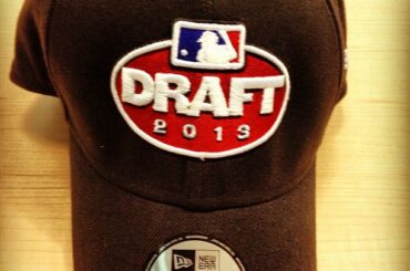 #MLBDraft - DEMAIN. Suivez @MLBDraft sur Twitter pour avoir la chance de gagner ce chapeau ....