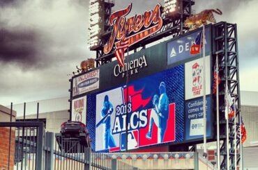 Nous sommes prêts pour le match #ALCS 4 à Detroit. Accordez FOX maintenant ....