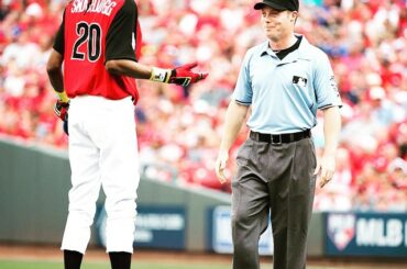 Quel est le problème, Ump-izzle? #CelebSoftball ...