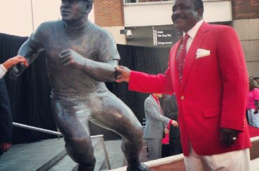 #Reds dédie sa statue à Joe Morgan, membre du Temple de la renommée ....