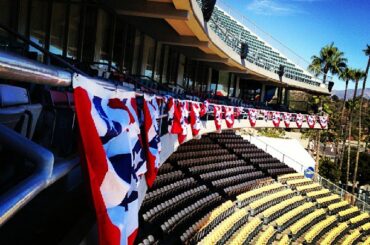Dodger Stadium habillé en bunting. #postseason #Dodgers ...