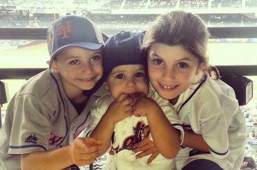 Tous dans la famille. #Mets ...