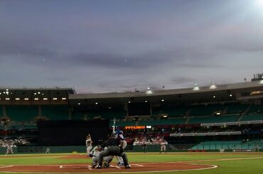 Le baseball est en cours depuis l'Australie. #OpeningSeries ...