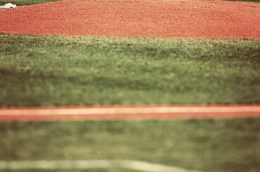 Mound et balle Down Under. #openingseries ...