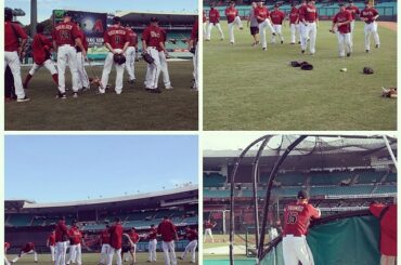 La scène pendant laquelle les @Dbacks se préparent pour leur match contre l'équipe australienne. #OuvertureSer ...