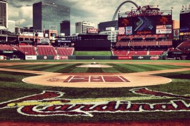 Le champ est prêt. #NLCS ...