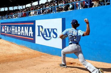 @ chrisarcher22 jetant dans un nouveau lieu passionnant. #MLBinCuba ...